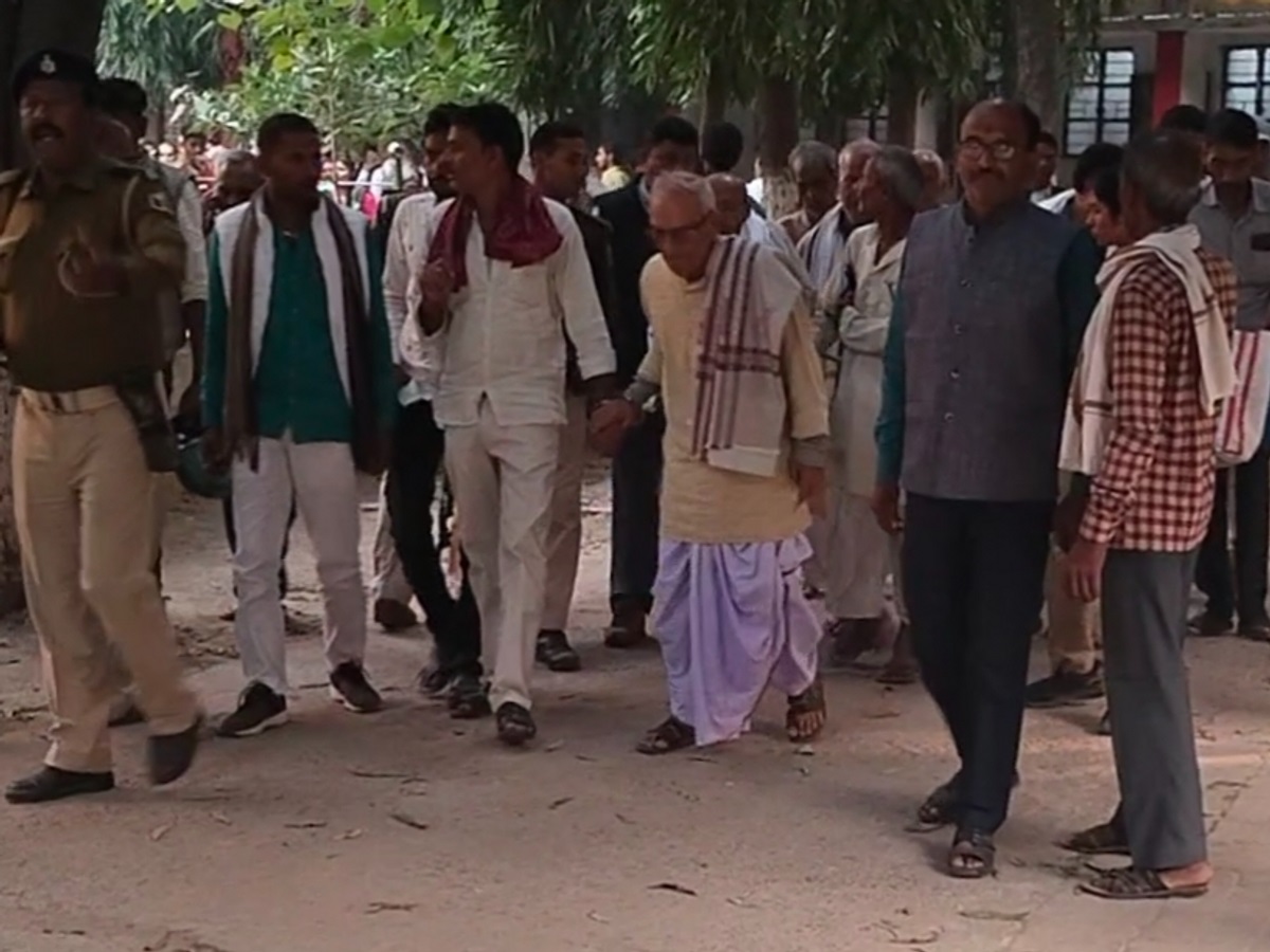 Begusarai News: 2004 में हुए कांग्रेस नेता समेत 2 लोगों के हत्या मामले पर आया फैसला, BJP नेता समेत 12 लोगों को आजीवन कारावास की सजा Begusarai News: 2004 में हुए कांग्रेस नेता समेत 2 लोगों के हत्या मामले पर आया फैसला, BJP नेता समेत 12 लोगों को आजीवन कारावास की सजा