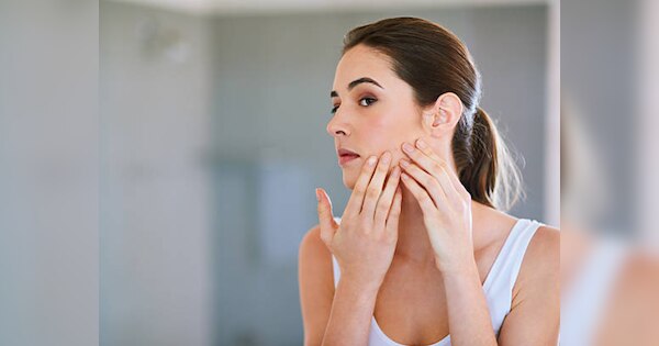 Cracks appearing on the skin due to cold make cracked cheeks soft with ...