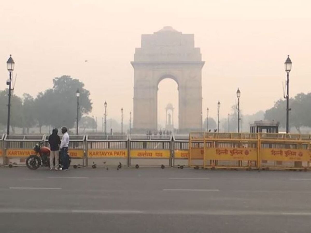 Pollution: दिल्ली के कई इलाकों में AQI 400 पार, अभी भी सांसों पर मंडरा रहा है खतरा 