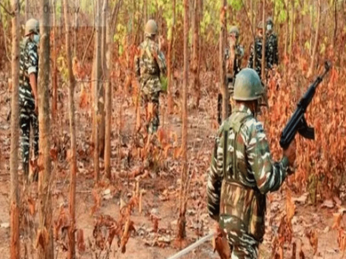 Sukma Enconunter: सुरक्षाबलों ने 10 नक्सलियों को किया ढेर, AK-47 समेत कई हथियार बरामद Sukma Enconunter: सुरक्षाबलों ने 10 नक्सलियों को किया ढेर, AK-47 समेत कई हथियार बरामद