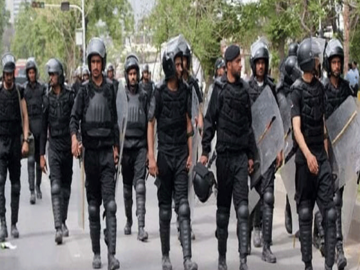 Pakistan: किले में तब्दील हुआ इस्लामाबाद, इंटरनेट-मोबाइल सर्विस बंद, सेना ने संभाला मोर्चा Pakistan: किले में तब्दील हुआ इस्लामाबाद, इंटरनेट-मोबाइल सर्विस बंद, सेना ने संभाला मोर्चा