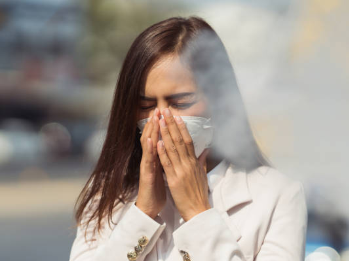 Delhi Pollution: दिल्ली में जहरीली हवाओं ने बढ़ाई मुश्किलें, 400 पार हुआ AQI, जानें अपने शहर की एयर क्वालिटी