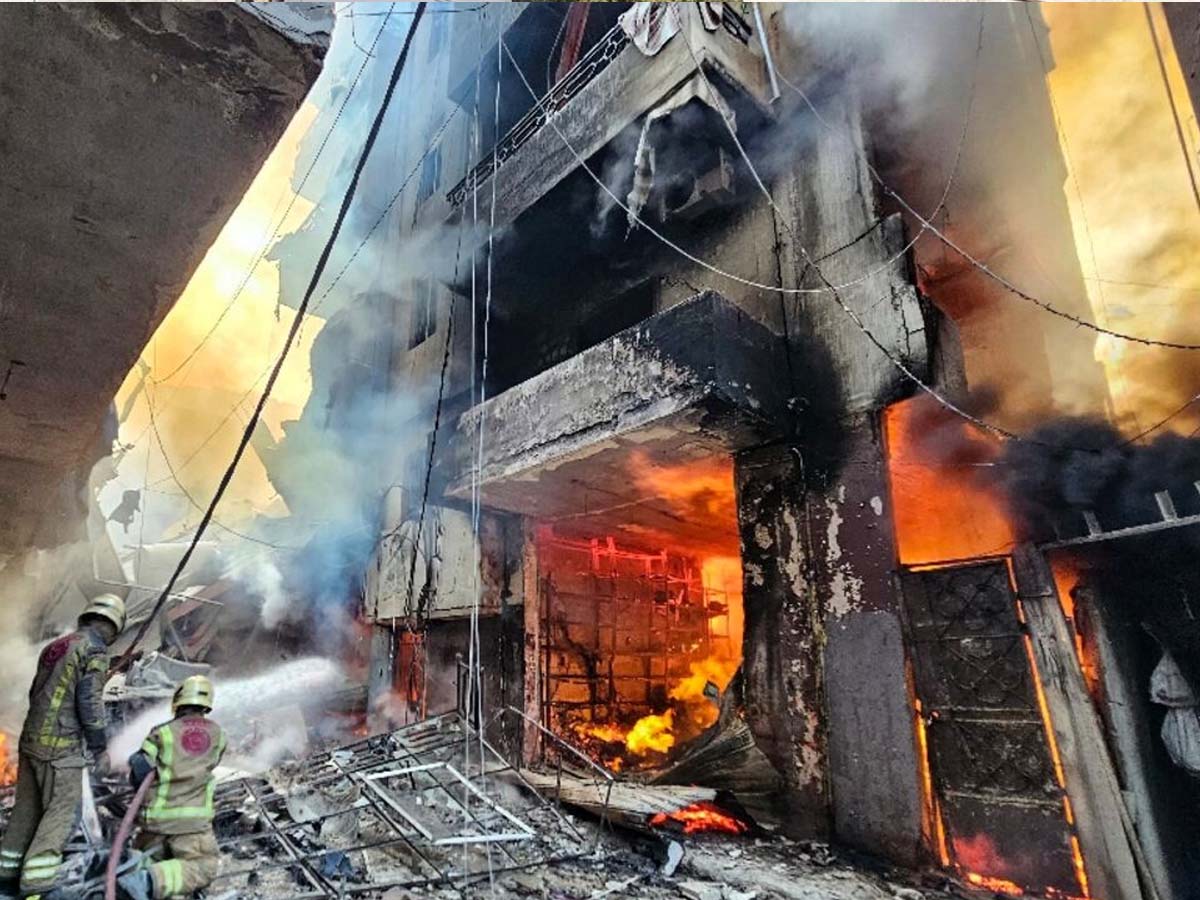 लेबनान पर कहर बर्पा रहा इजरायल; ताजा हमले में 34 लोगों की मौत, 80 जख्मी लेबनान पर कहर बर्पा रहा इजरायल; ताजा हमले में 34 लोगों की मौत, 80 जख्मी