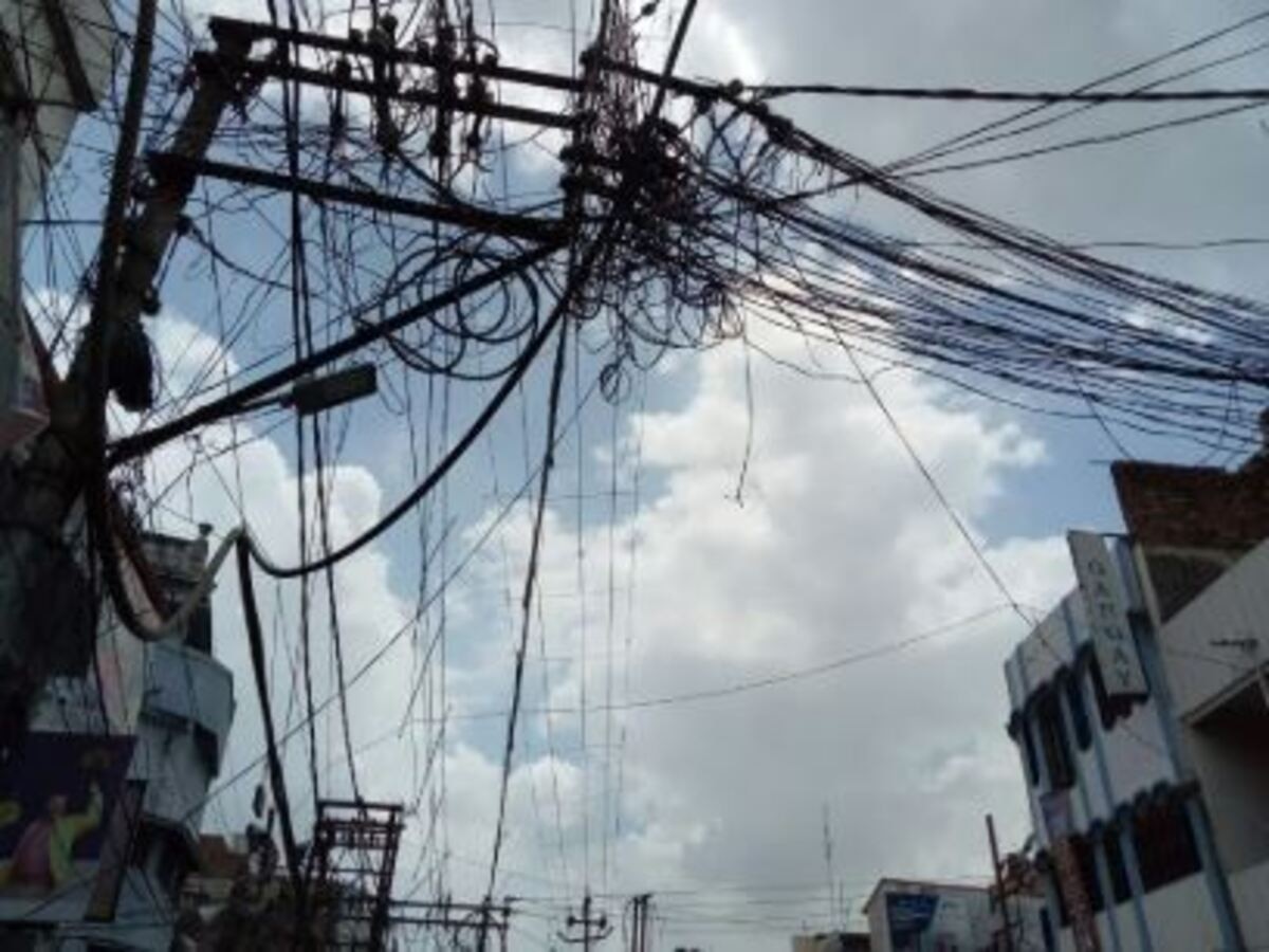 Ghaziabad: गाजियाबाद में बिजली व्यवस्था में होगा सुधार, जर्जर और झूलते बिजली के तारों से मिलेगा छुटकारा 