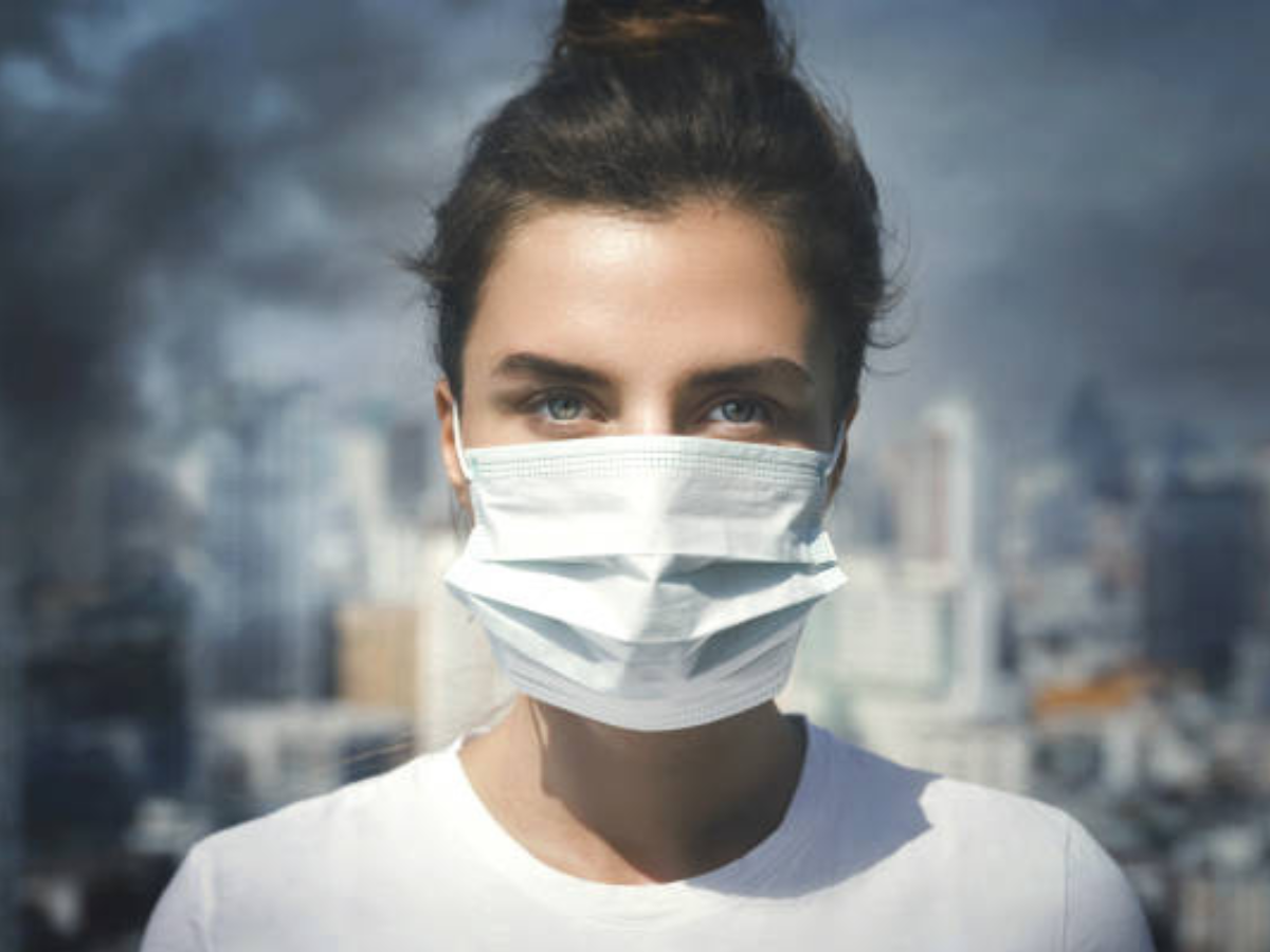 Delhi Pollution: दिल्ली के प्रदूषण में आया थोड़ा सुधार, आज बंद रहेंगे नोएडा के स्कूल