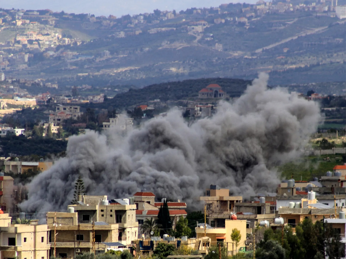 Hezbollah Attack: इजराइल पर हिजबुल्लाह का बड़ा हमला, दागे 250 से ज्यादा रॉकेट Hezbollah Attack: इजराइल पर हिजबुल्लाह का बड़ा हमला, दागे 250 से ज्यादा रॉकेट