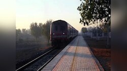 राजस्थान का एक ऐसा गांव, जहां ग्रामीण चलाते हैं रेलवे स्टेशन 