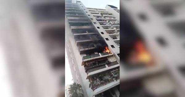 Ghaziabad Rajnagar Extension Ajnara Society Building Caught Fire after AC Blast | Ajnara Society Video: गाजियाबाद की नामी सोसायटी में लगी भयानक आग, लपटों ने कई मंजिलों को घेरा | Zee News Hindi
