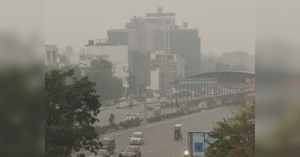 Delhi Pollution: प्रदूषण से बेहाल हुआ राजधानी का हाल, 400 पार पहुंचा इन इलाकों का AQI