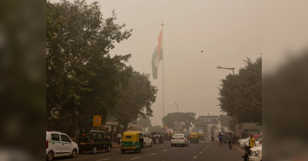 Delhi Pollution: दिल्ली NCR में प्रदूषण से थोड़ी राहत, करीब 300 पहुंचा AQI