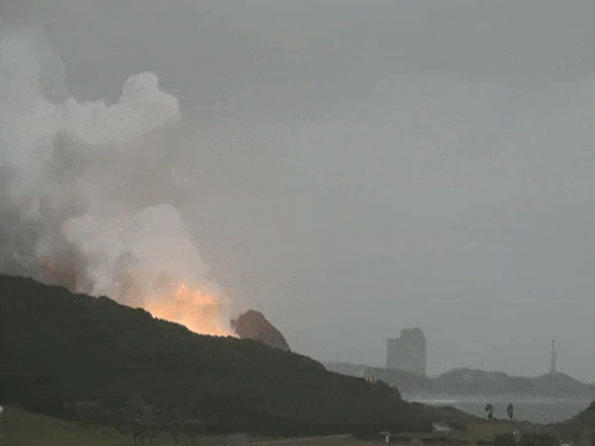 Epsilon's Engine Explosion world Video: Japanese rocket Epsilon S explodes during key engine test ...