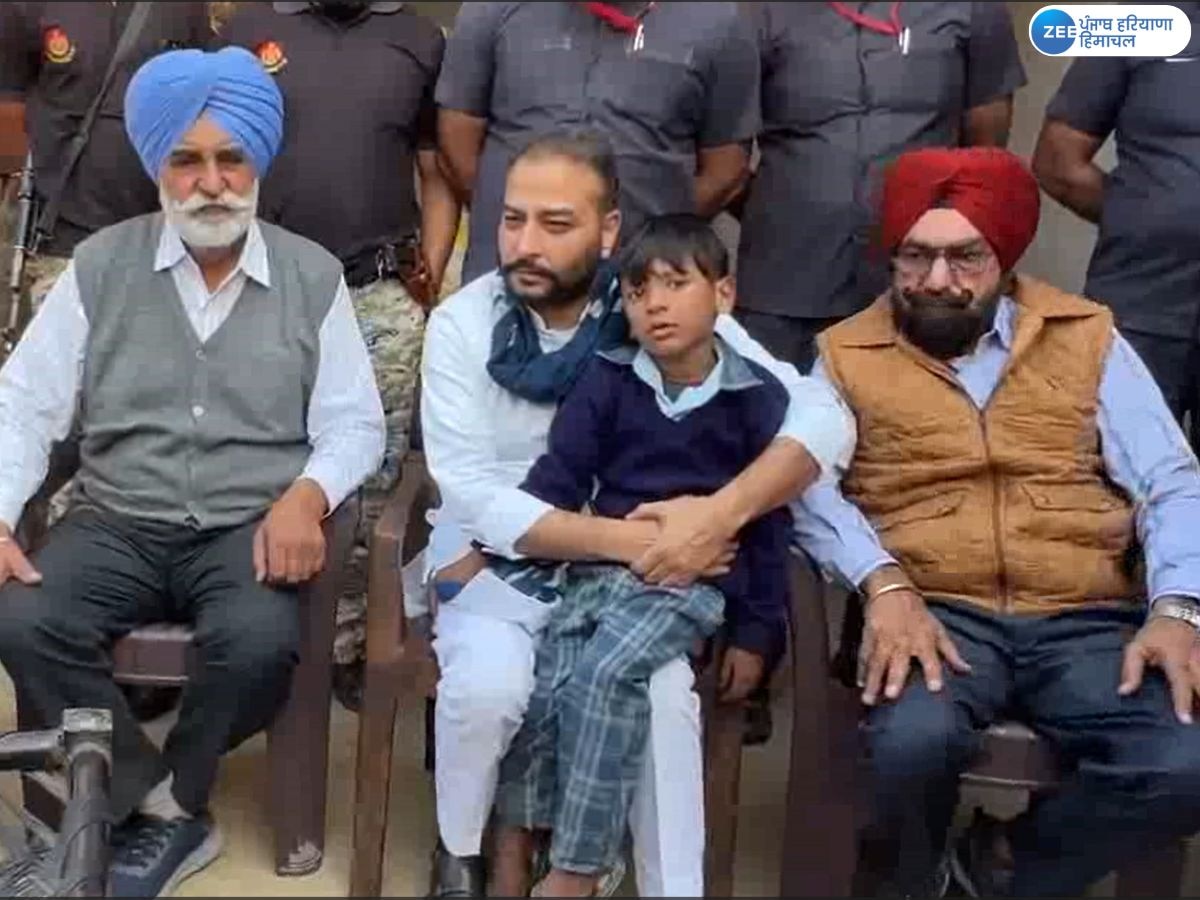  Firozpur News: ਭੁੱਖੇ ਪੇਟ ਸਕੂਲ ਜਾਣ ਵਾਲੇ ਨਰਸਰੀ ਦੇ ਬੱਚੇ ਦੇ ਘਰ ਪੁੱਜੇ ਸਾਬਕਾ ਵਿਧਾਇਕ ਆਂਵਲਾ; ਮਾਤਾ ਪਿਤਾ ਨੂੰ ਦਿੱਤੀ ਮਾਲੀ ਮਦਦ ਤੇ ਨੌਕਰੀ