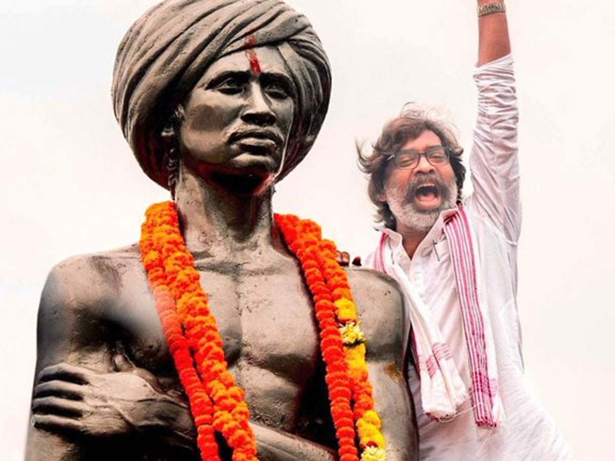 Jharkhand New CM: हेमंत सोरेन ने झारखंड के 14वें मुख्यमंत्री के तौर पर चौथी बार लिया हलफ Jharkhand New CM: हेमंत सोरेन ने झारखंड के 14वें मुख्यमंत्री के तौर पर चौथी बार लिया हलफ