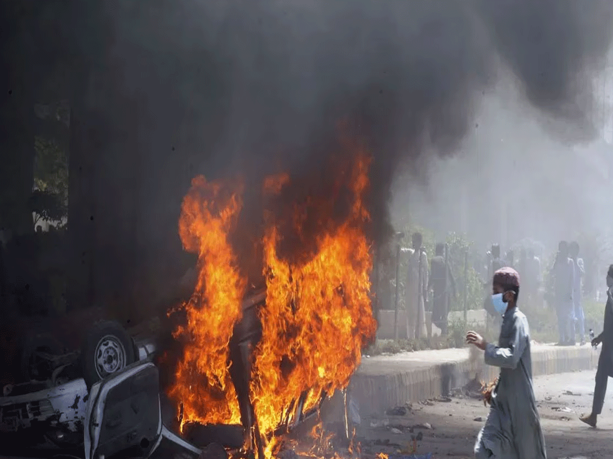 पाकिस्तान के कुर्रम में शिया-सुन्नी के बीच हिंसा जारी, अब तक 122 लोगों की मौत पाकिस्तान के कुर्रम में शिया-सुन्नी के बीच हिंसा जारी, अब तक 122 लोगों की मौत