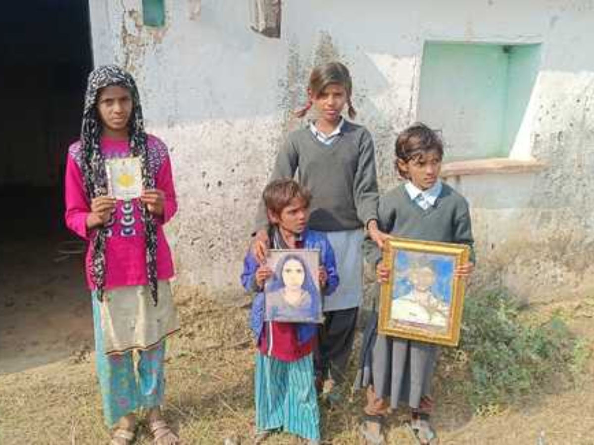 Dausa News: दौसा में बेसहारा, बीमार और भूखी घूम रही चार बहनें, लड़ रहीं जिंदगी की दर्दनाक जंग Dausa News: दौसा में बेसहारा, बीमार और भूखी घूम रही चार बहनें, लड़ रहीं जिंदगी की दर्दनाक जंग