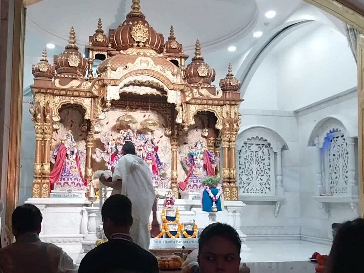 Iskcon: बांग्लादेश में हिंदुओं पर हमले और मंदिरों को तोड़े जाने के विरोध में विश्वभर के इस्कॉन टेंपल में रखी गई प्रार्थना सभा