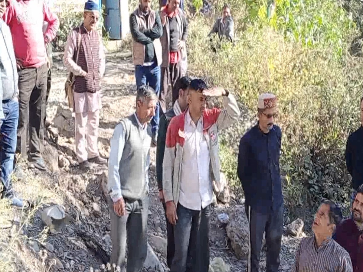 Paonta Sahib में तीन बेकाबू ट्रकों के चलते युवक की दर्दनाक मौत, गुस्साए लोगों ने रोड़ किया जाम 