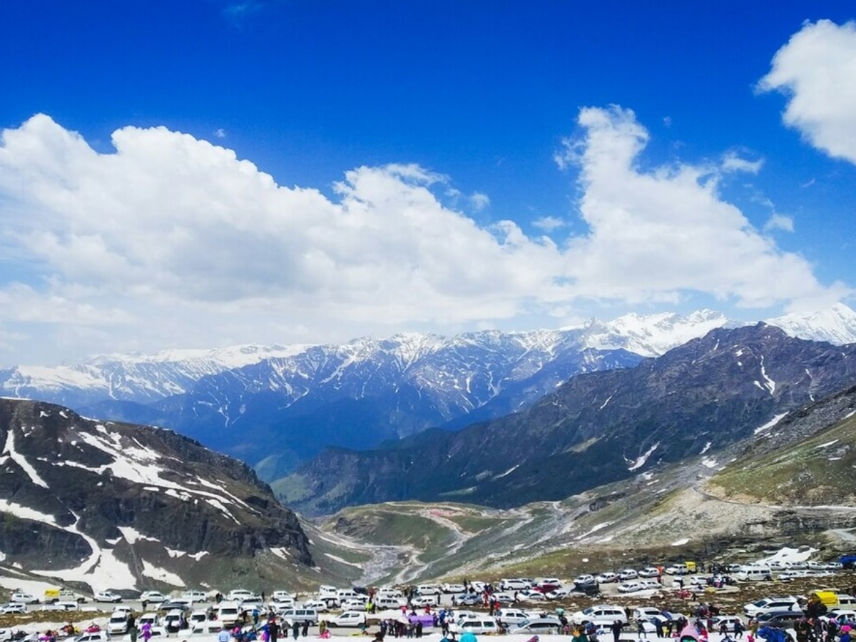 पहाड़ों पर बर्फ के लिए अभी सैलानियों को करना होगा इंतजार, बर्फबारी को लेकर PWD विभाग तैयार