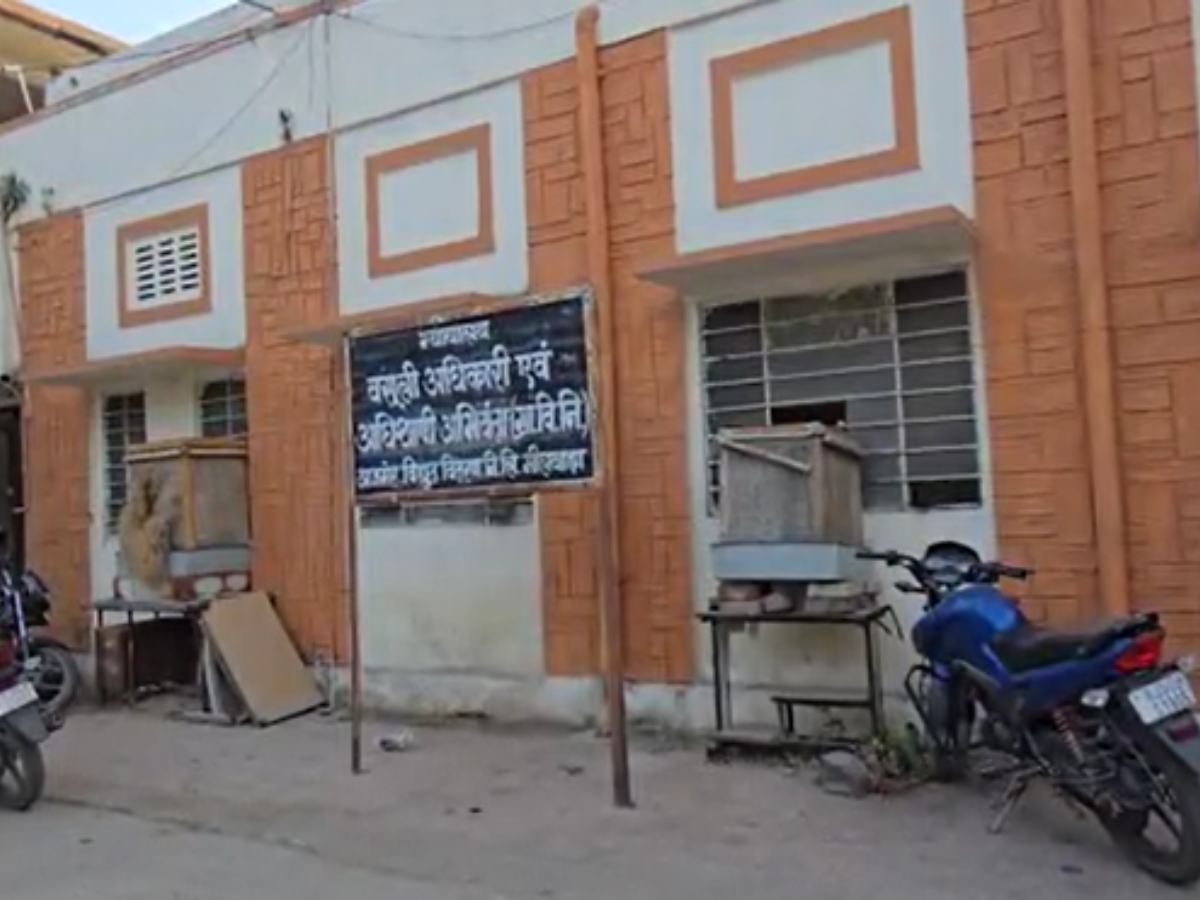 Bhilwara News: मुख्यमंत्री के आदेशों के बावजूद मांडलगढ़ को एक्सईएन ऑफिस नहीं मिलने से उपभोक्ताओं में आक्रोश Bhilwara News: मुख्यमंत्री के आदेशों के बावजूद मांडलगढ़ को एक्सईएन ऑफिस नहीं मिलने से उपभोक्ताओं में आक्रोश