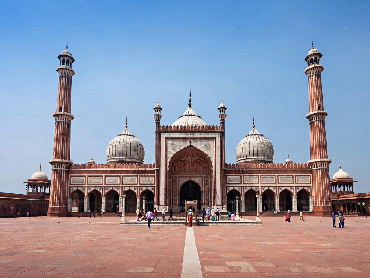 Delhi Jama Masjid: अजमेर दरगाह के बाद दिल्ली की जामा मस्जिद पर दावा, बोले सीढ़ियों के नीचे मूर्तियां