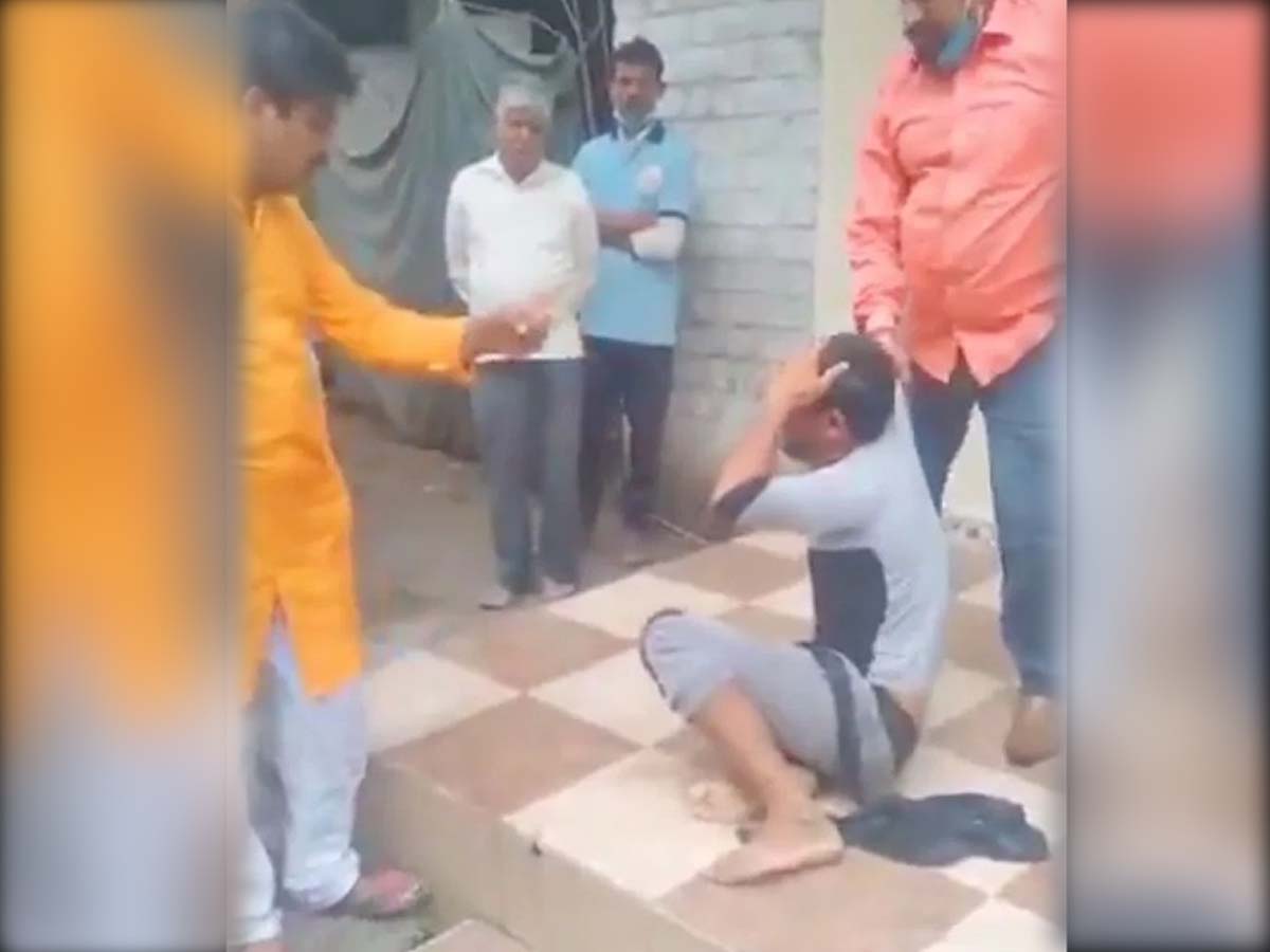 चूड़ी वाला वो तस्लीम याद तो होगा, जिसकी भीड़ ने की थी पिटाई; कोर्ट ने किया बरी चूड़ी वाला वो तस्लीम याद तो होगा, जिसकी भीड़ ने की थी पिटाई; कोर्ट ने किया बरी