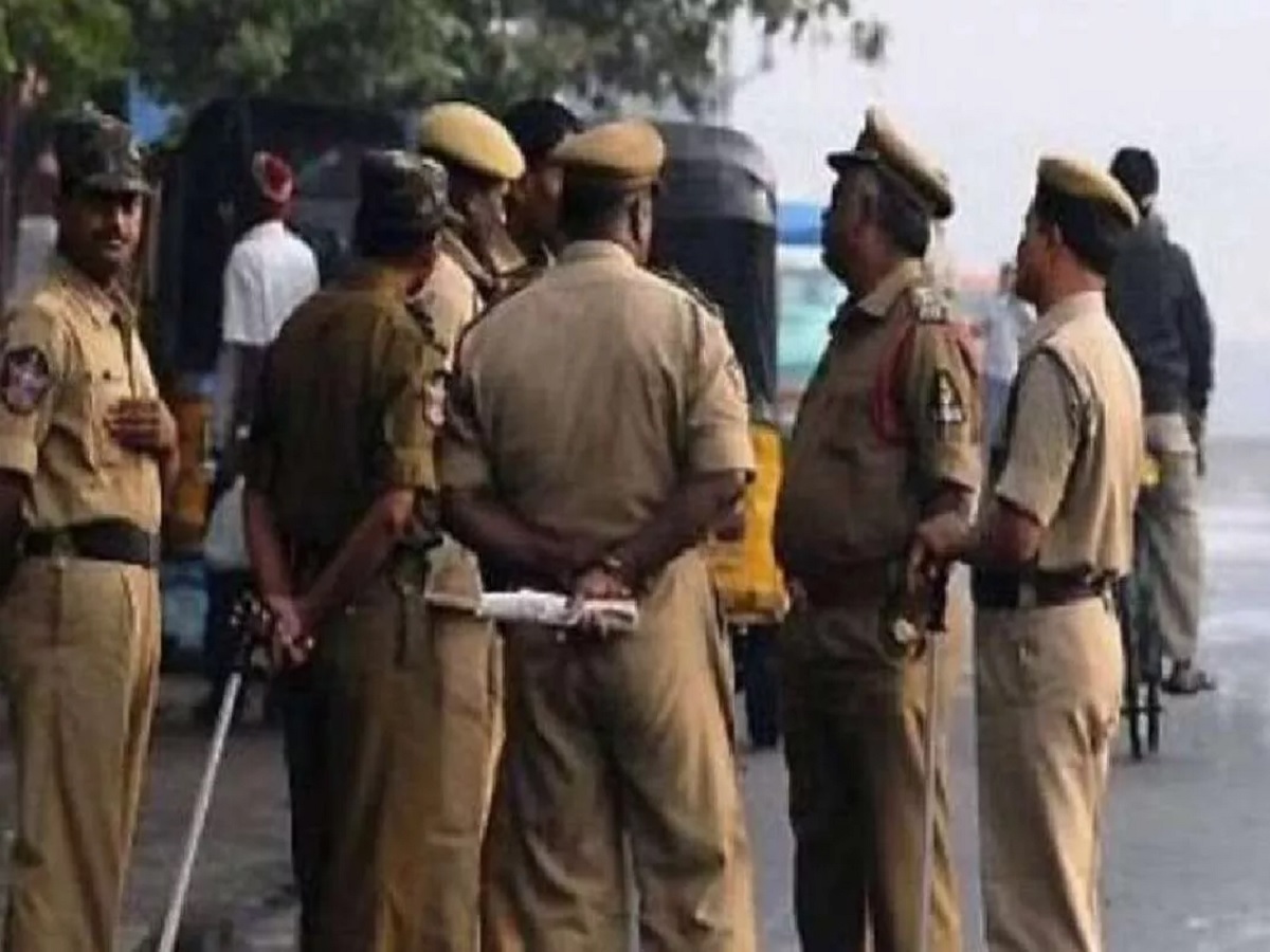 Jamshedpur Firing: गैंगवार से दहला जमशेदपुर, अमरनाथ गिरोह के सदस्य टोनी की गोली मारकर हत्या, एक अन्य घायल Jamshedpur Firing: गैंगवार से दहला जमशेदपुर, अमरनाथ गिरोह के सदस्य टोनी की गोली मारकर हत्या, एक अन्य घायल