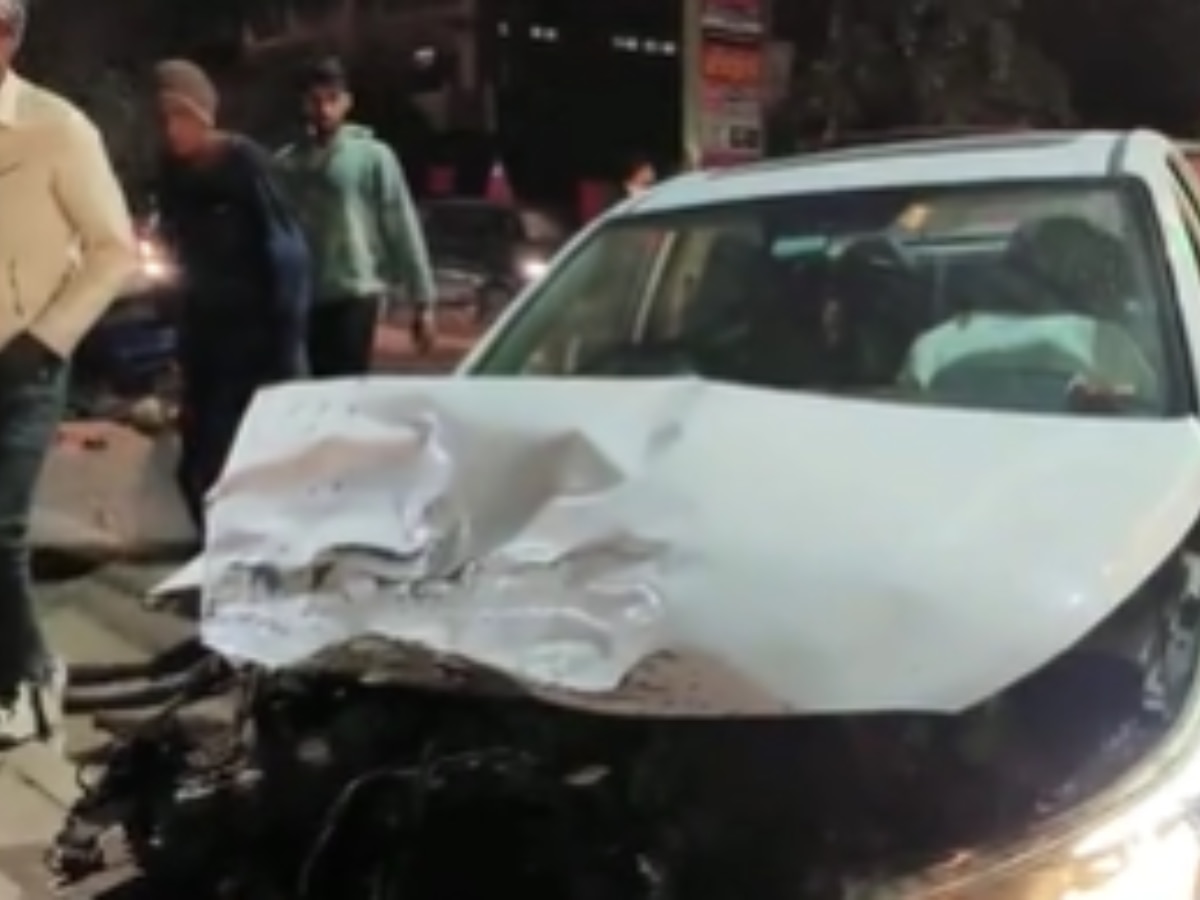Alwar Road Accident: अलवर में सड़क दुर्घटना का कहर, तेज रफ्तार दो कारों को  जोरदार भिडंत, कई लोग गंभीर घायल