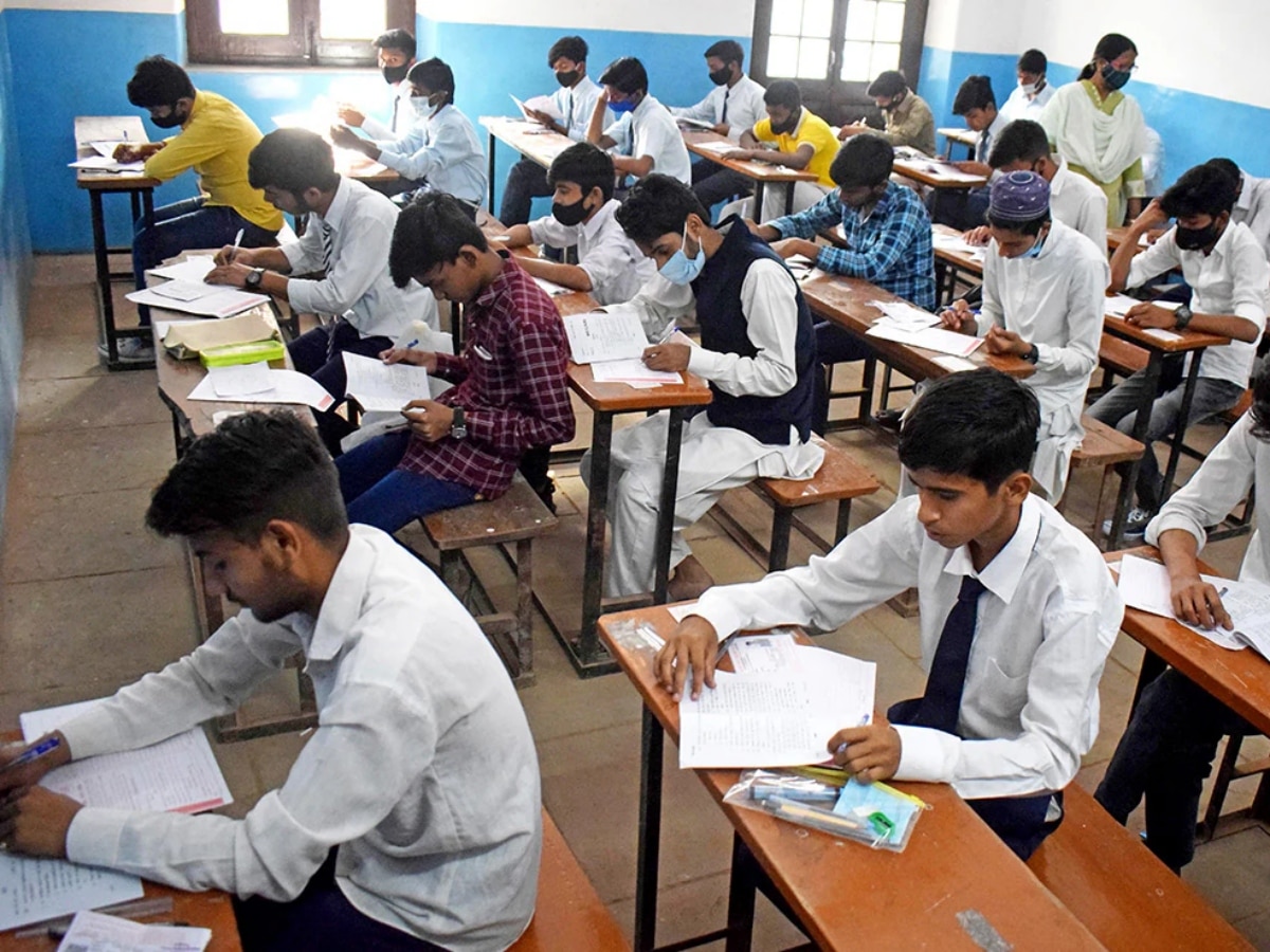 CBSE 10वीं 12वीं का प्रैक्टिकल की कर रहे हैं तैयारी? ऐसा करने पर माने जाएंगे दोषी