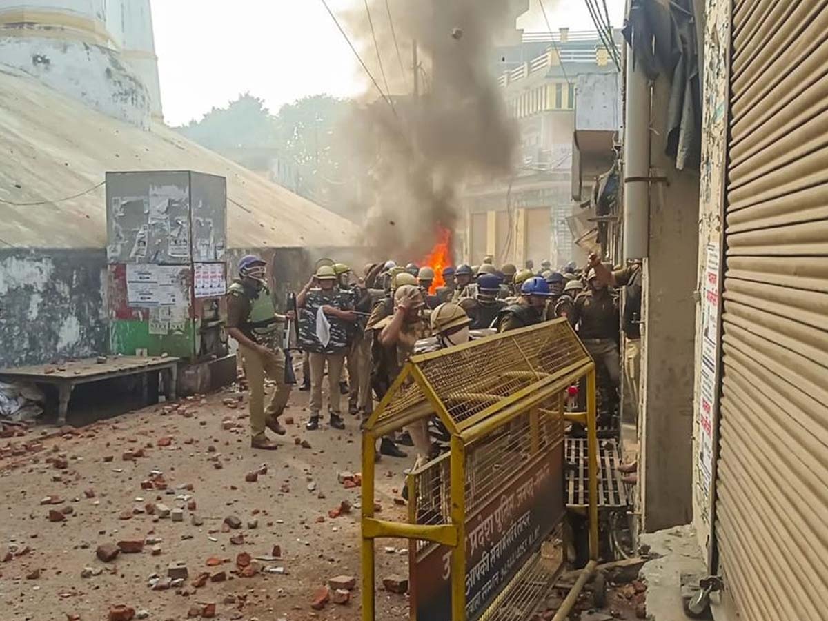 Sambhal Violence: संभल हिंसा के खिलाफ AIMIM का विरोध प्रदर्शन; मृतकों को इतने लाख देने की मांग की