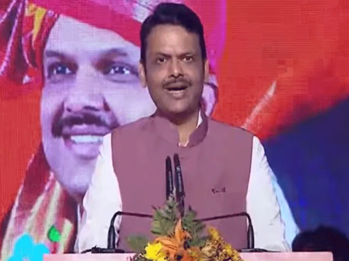 Maharashtra: देवेंद्र फडणवीस ने तीसरी बार CM पद की ली शपथ, शिंदे-अजित को मिली डिप्टी सीएम की जिम्मेदारी Maharashtra: देवेंद्र फडणवीस ने तीसरी बार CM पद की ली शपथ, शिंदे-अजित को मिली डिप्टी सीएम की जिम्मेदारी