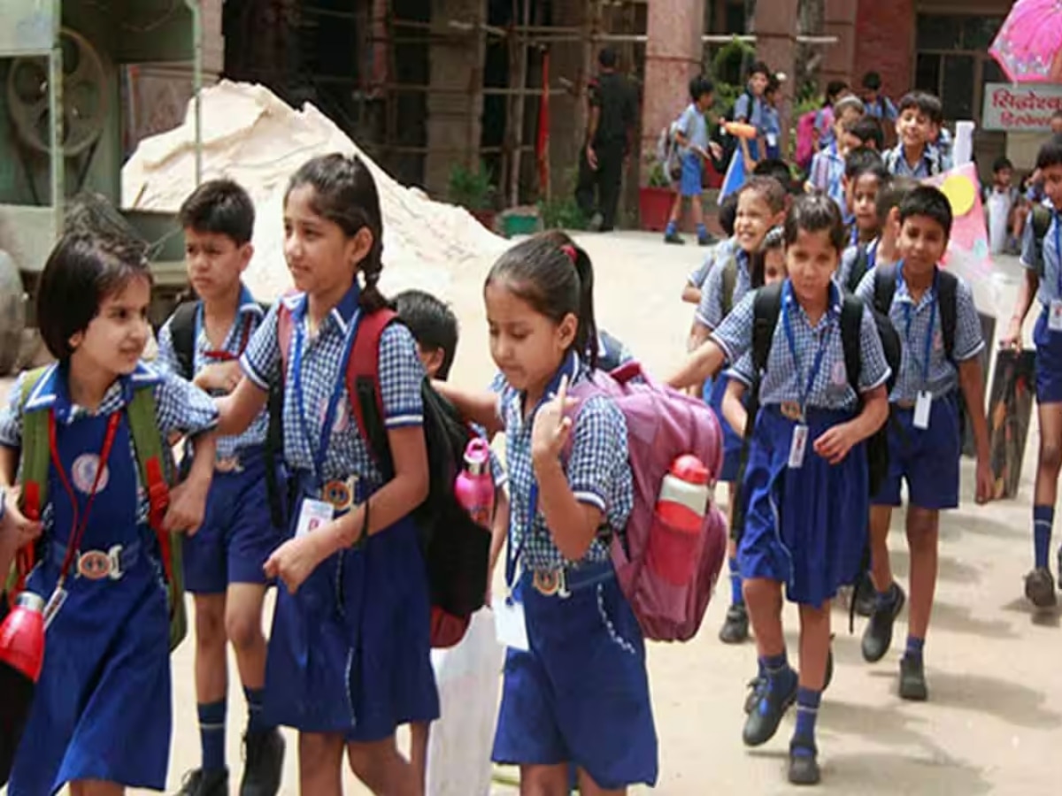 Delhi School Open: कल से दिल्ली के सभी स्कूलों में फिजिकल क्लास होंगी शुरू