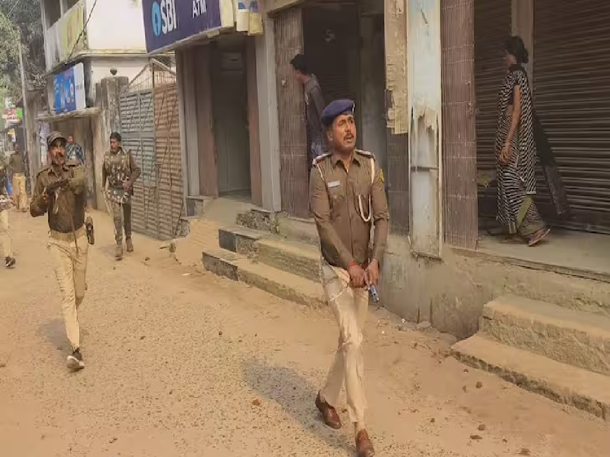 Supaul News: सुपौल में पुलिस और पब्लिक के बीच झड़प, जमकर हुई पत्थरबाजी, बल प्रयोग के बाद शांत हुआ मामला Supaul News: सुपौल में पुलिस और पब्लिक के बीच झड़प, जमकर हुई पत्थरबाजी, बल प्रयोग के बाद शांत हुआ मामला