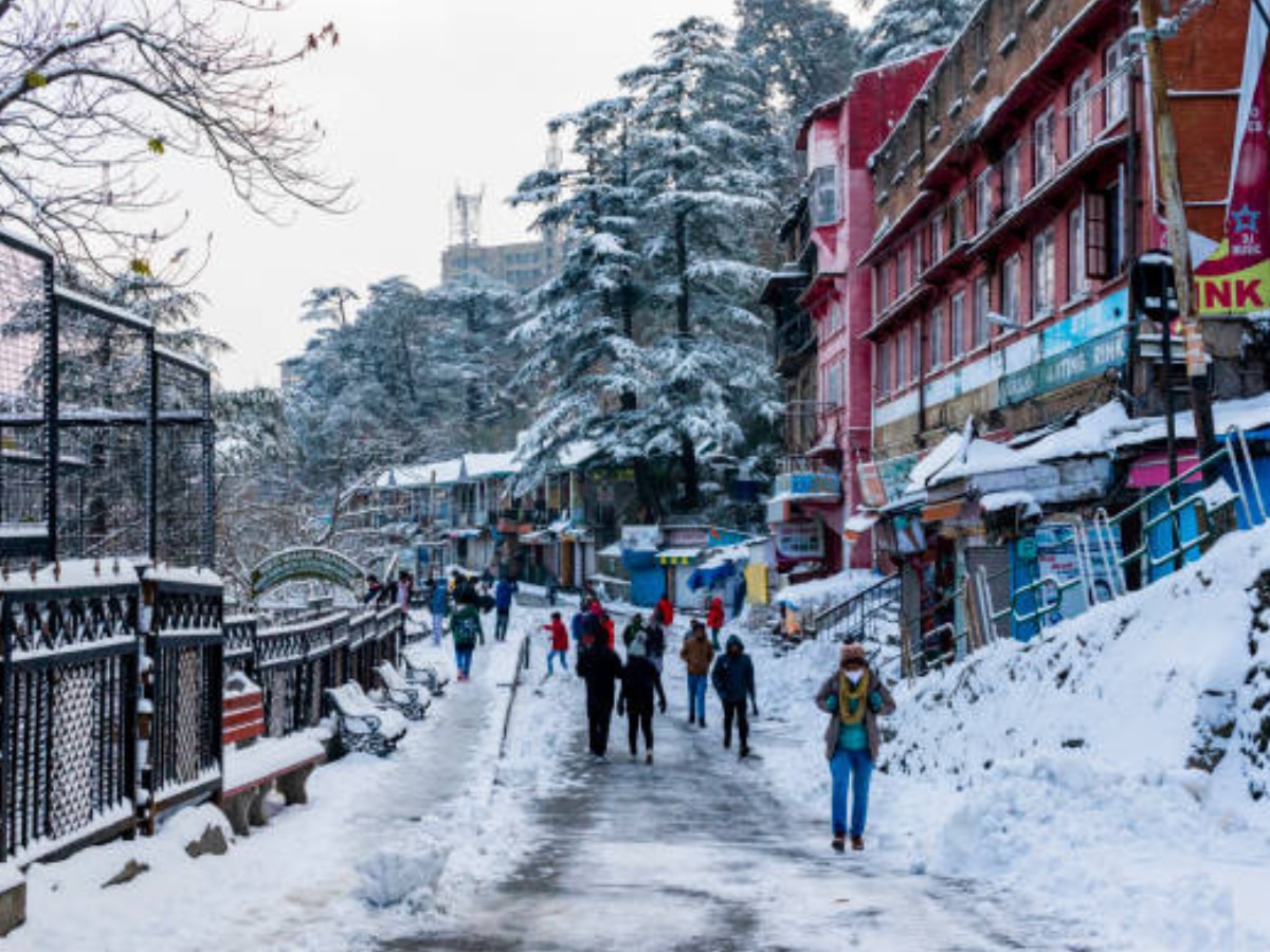 Weather Update: दिल्ली में बढ़ने वाली है ठंडक, बर्फ से ढकेंगे पहाड़, इन राज्यों में होगी बारिश 