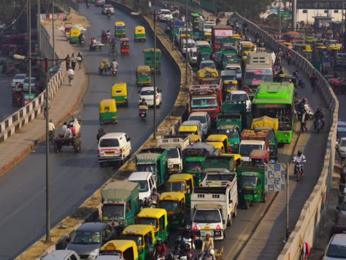 Delhi Pollution: प्रदूषण में हुआ सुधार, दिवाली के बाद पहली बार 200 से नीचे पहुंचा AQI, GRAP 4 प्रतिबंध भी हटा