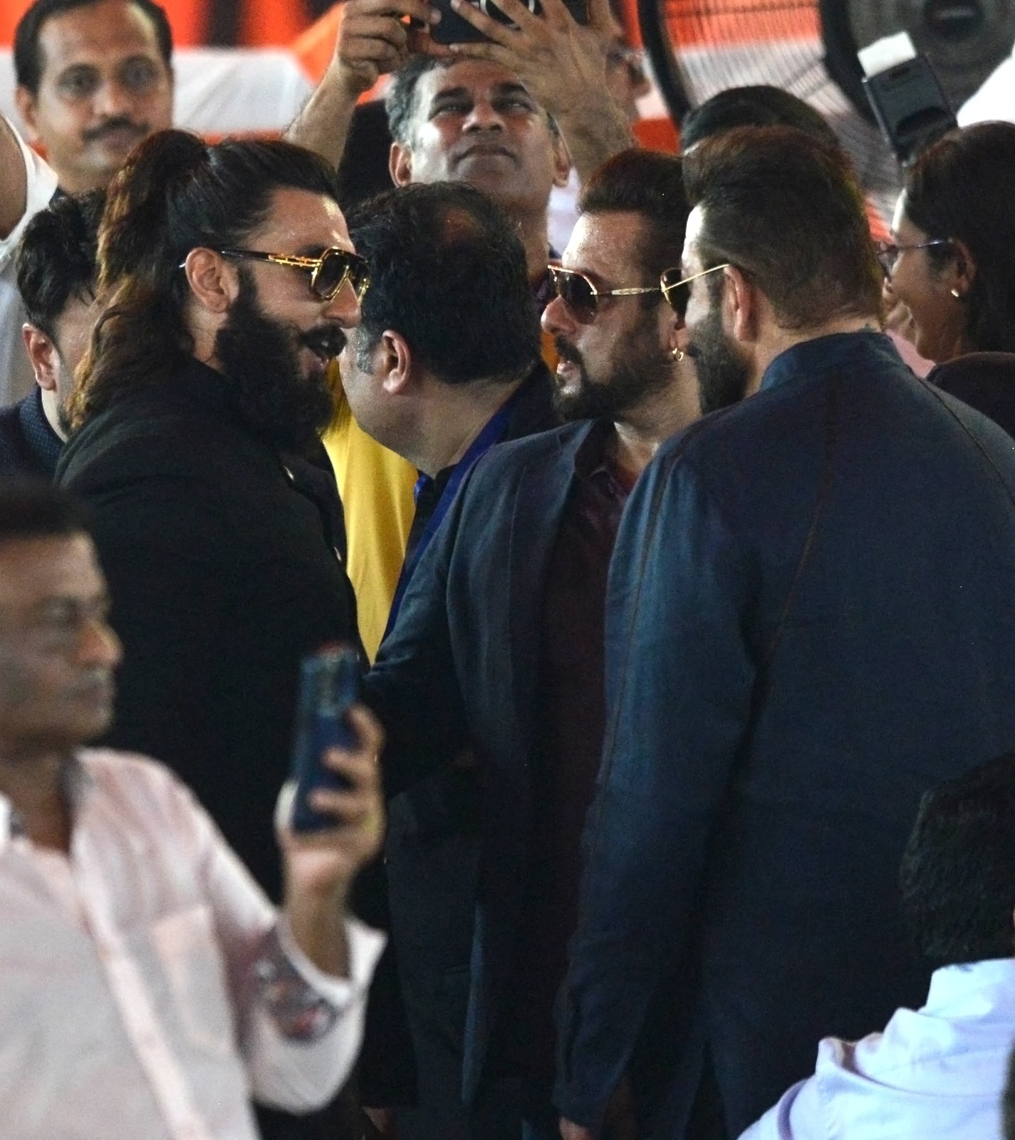 रणवीर सिंह से बात करते दिखे सलमान खान और संजय दत्त