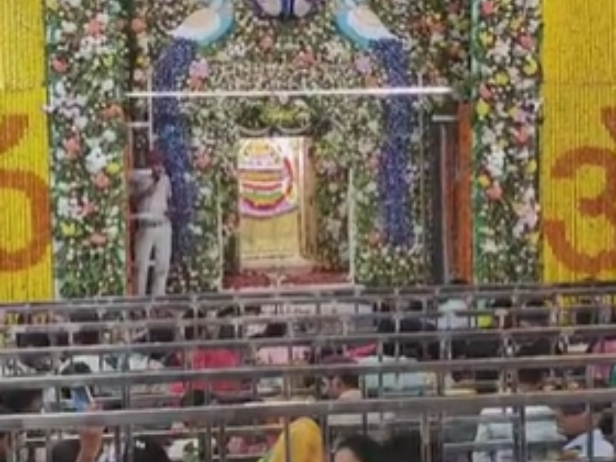 Sikar News: बाबा श्याम के मंदिर में 19 घंटे का अनुष्ठान, भक्तों को दर्शनों के लिए करना होगा इंतजार Sikar News: बाबा श्याम के मंदिर में 19 घंटे का अनुष्ठान, भक्तों को दर्शनों के लिए करना होगा इंतजार