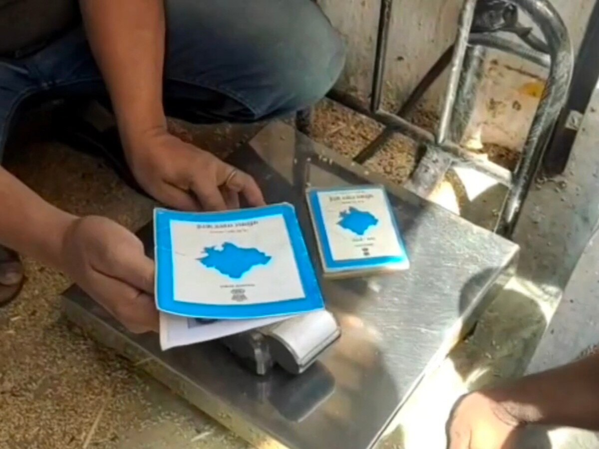 Dungarpur News: राष्ट्रीय खाद्य सुरक्षा योजना, अवैध रूप से जुड़े लोगों पर विभाग ने चलाया गिव अप अभियान