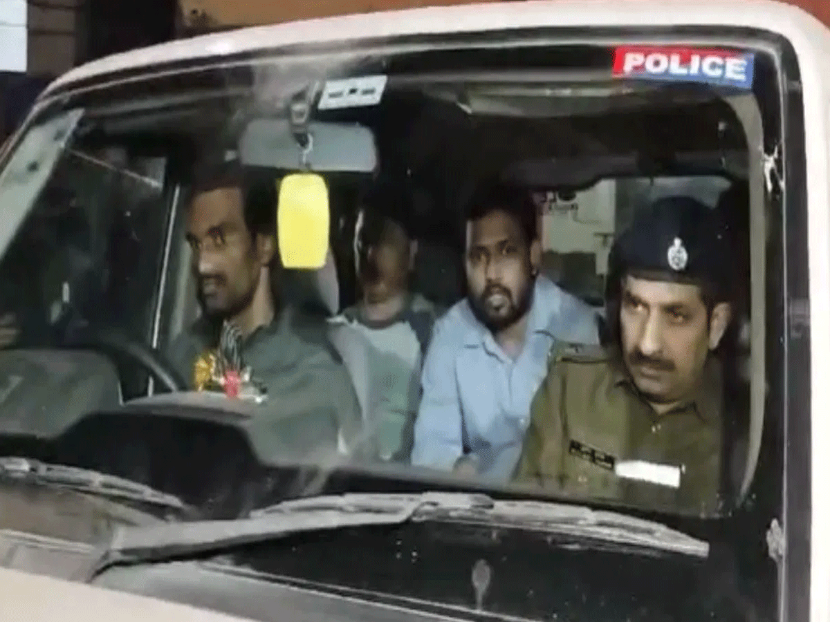 Khan Sir: सरकार के सुर में सुर न मिलाने पर पटना वाले खान सर गिरफ्तार; छात्रों का कर रहे थे समर्थन Khan Sir: सरकार के सुर में सुर न मिलाने पर पटना वाले खान सर गिरफ्तार; छात्रों का कर रहे थे समर्थन