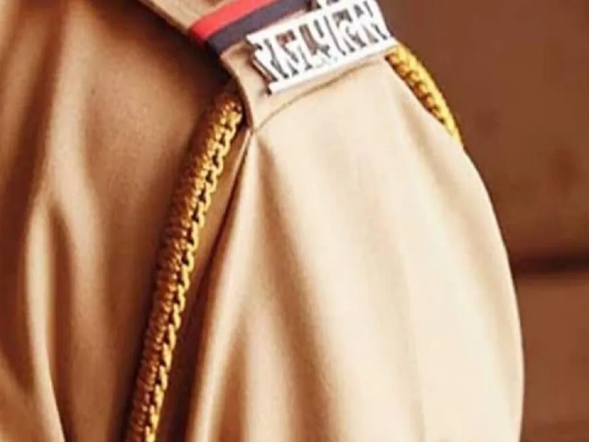 Rajasthan News: 7 दिन तक सैल्यूट की ट्रेनिंग लेगा हेड कांस्टेबल, जज को सही से नहीं दी थी सलामी Rajasthan News: 7 दिन तक सैल्यूट की ट्रेनिंग लेगा हेड कांस्टेबल, जज को सही से नहीं दी थी सलामी