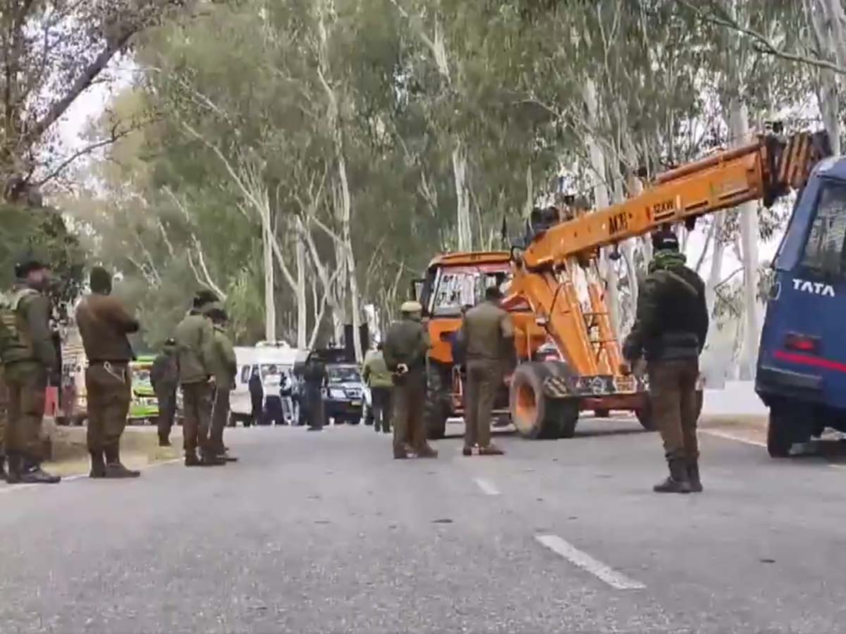 साथी को गोली मारने के बाद की खुदकुशी, जम्मू व कश्मीर में मिली दो पुलिसवालों की लाश साथी को गोली मारने के बाद की खुदकुशी, जम्मू व कश्मीर में मिली दो पुलिसवालों की लाश