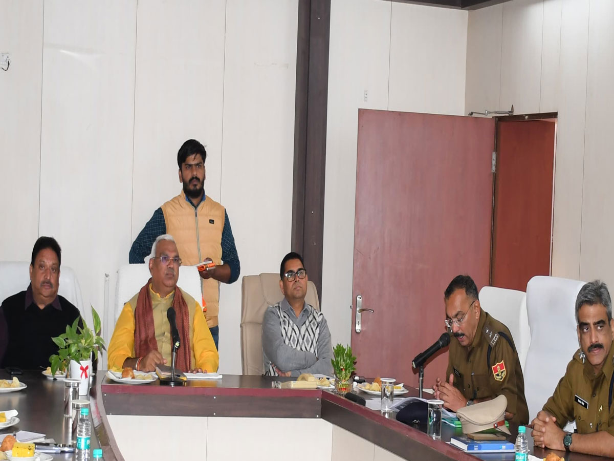 Rajasthan Politics: कांग्रेस सरकार में पीटती थी पुलिस,पेपर बेचने की पार्टी के लोगों ने लगाई थी फैक्ट्री- मंत्री जवाहर सिंह बेढम Rajasthan Politics: कांग्रेस सरकार में पीटती थी पुलिस,पेपर बेचने की पार्टी के लोगों ने लगाई थी फैक्ट्री- मंत्री जवाहर सिंह बेढम