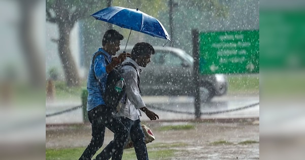 Delhi NCR Rain: दिल्ली-एनसीआर में बारिश ने बढ़ाई ठंड, इस तारीख से और नीचे जाएगा पारा!