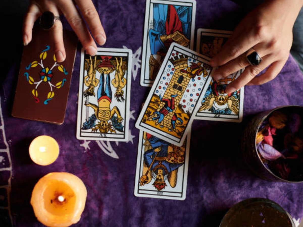 Tarot Rashifal: कोई बड़ा फैसला लेने से पहले विचार कर लें कुंभ राशि के लोग, जानें आज का टैरो राशिफल