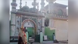 फतेहपुर की नूरी मस्जिद की दीवार पर चला बुलडोजर, इलाके में फोर्स तैनात