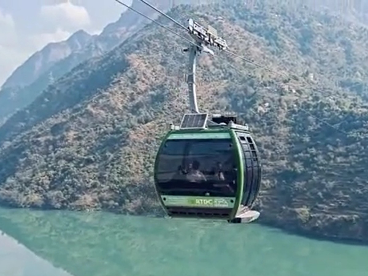 Mandi Ropeway: आकर्षण का केंद्र बना मंडी का मां बग्लामुखी रोपवे, रोजाना 250 से अधिक लोग कर रहे सफर