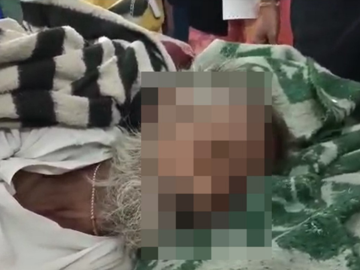 Alwar News: अलवर में कड़ाके की ठंड से हुई पहली मौत, हनुमान मंदिर के पास मृत मिला बुजुर्ग Alwar News: अलवर में कड़ाके की ठंड से हुई पहली मौत, हनुमान मंदिर के पास मृत मिला बुजुर्ग