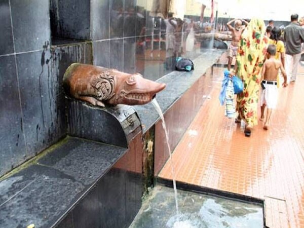 राजगीर के गर्म कुंड में आस्था की डुबकी लगाने सैलानियों की उमड़ी भीड़