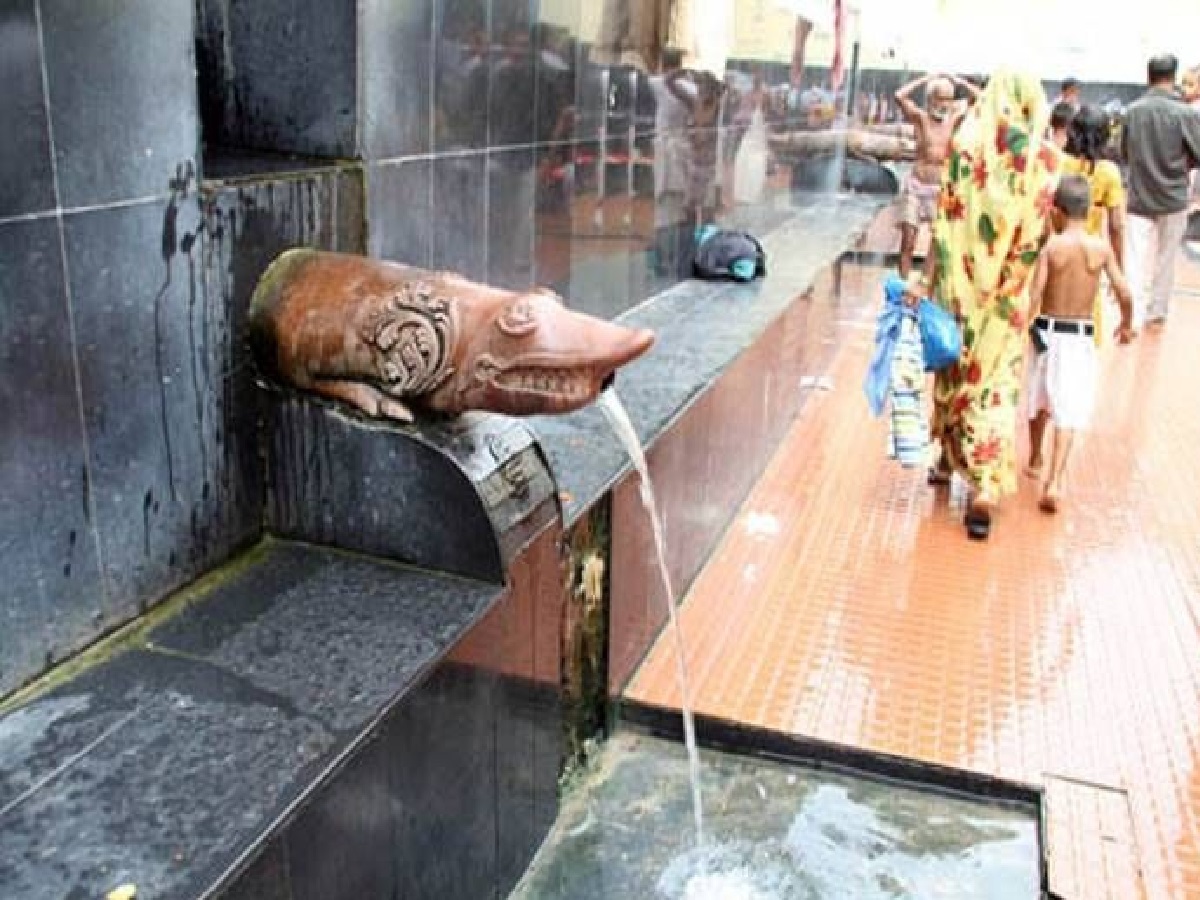 राजगीर के गर्म कुंड में आस्था की डुबकी लगाने सैलानियों की उमड़ी भीड़ राजगीर के गर्म कुंड में आस्था की डुबकी लगाने सैलानियों की उमड़ी भीड़