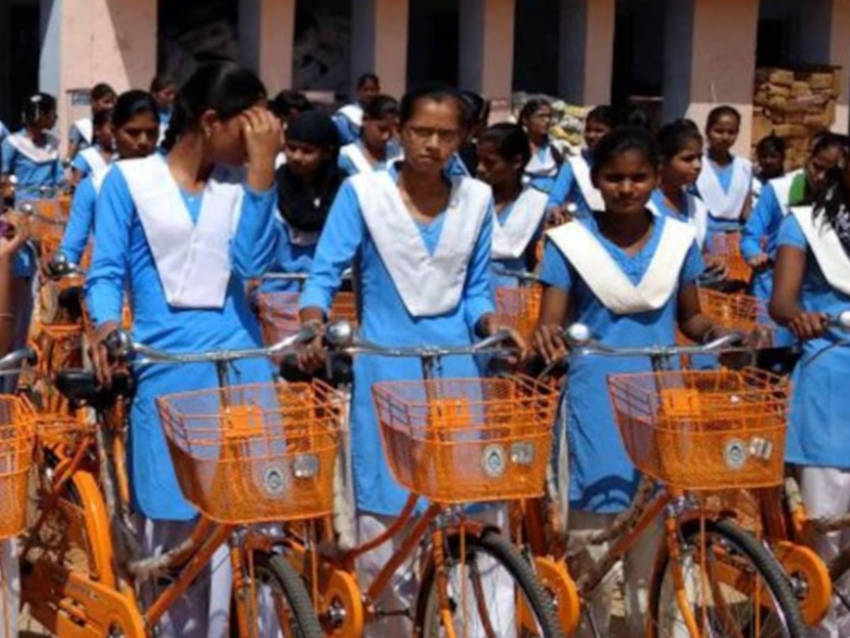 Dungarpur News: सरकार के एक साल पूरे होने पर बेटियों को मिलेगा तोहफा, 3 हजार से अधिक साइकिल का बांटी जाएंगी Dungarpur News: सरकार के एक साल पूरे होने पर बेटियों को मिलेगा तोहफा, 3 हजार से अधिक साइकिल का बांटी जाएंगी