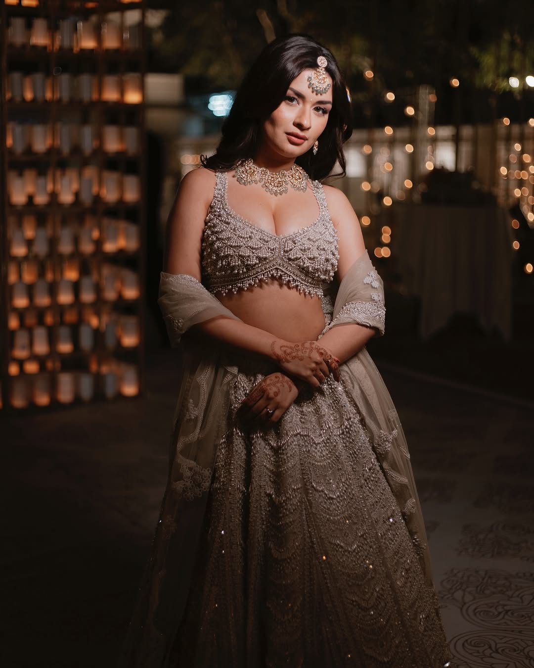 बेज कलर का लहंगा